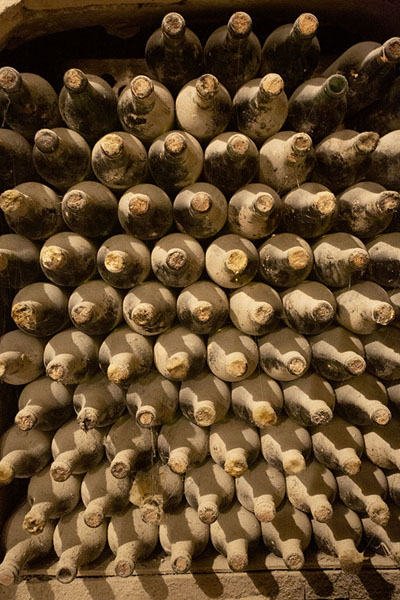 Bottles stacked up in one of the compartments in a gallery in the cellar complex of Mileștii Mici | Caves à vin de Mileștii Mici  | Moldavie