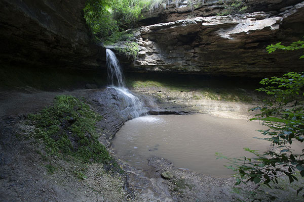 Foto van The tiny waterfall at the end of a valley near Saharna MonasterySaharna - Moldavië