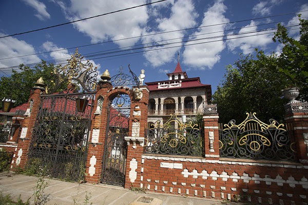 Flaunting fence of one of the opulent mansions on Gypsy Hill | Soroca Gypsy mansions | Moldova