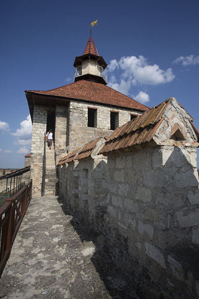 Foto van Looking up the Gate Tower of Tighina FortressBender - Moldavië