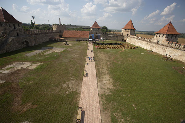 The courtyard of Tighina Fortress seen from the wall at the south | Forteresse de Tighina | Moldavie