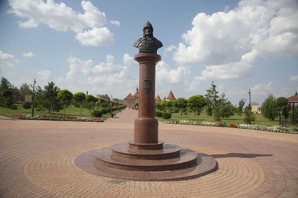Picture of Monument honouring Alexander Nevsky with Tighina Fortress in the backgroundBender - Moldova