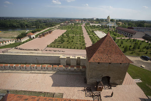 Looking south from Tighina fortress with Alexander Nevsky church on the right | Forteresse de Tighina | Moldavie