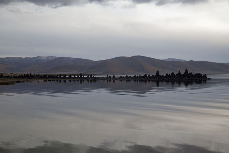 Foto van Row of religious towers of stones at the east side of Terkhiin Tsagaan NuurGreat White Lake - Mongolië