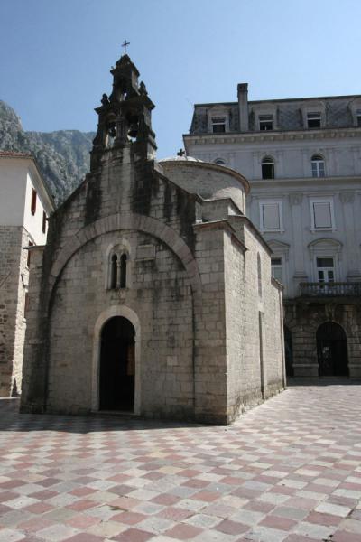 Foto de St Luke church is a Serb orthodox church in the old town of Kotor - Montenegro - Europa