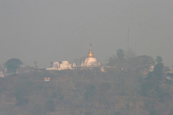 Foto di One of the villages appearing from the fog on the shores of the AyeyarwadyMyanmar - Myanmar
