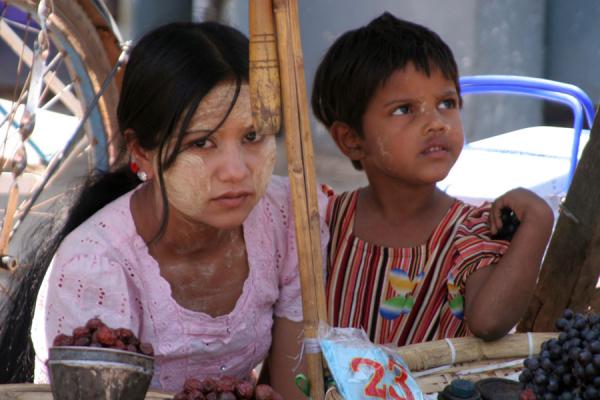 Picture of Burmese public life (Myanmar): Woman with child selling her wares in the streets