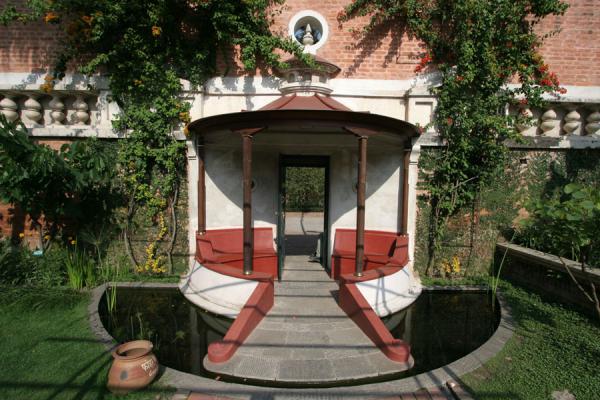 Circular pavillion in the Garden of Dreams | Jardin des rêves | Népal
