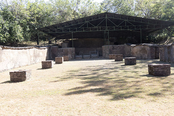 Foto van The ruins of the Señora de la Merced church at León ViejoLeón viejo - Nicaragua