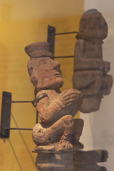 Photo de The small museum of León Viejo has some exquisite statues - le Nicaragua - Amérique