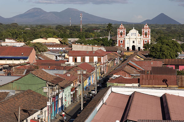 Foto van Looking out over León from the roof of the cathedralLeón - Nicaragua