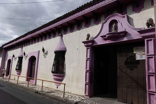 Foto de One of the colonial buildings in León - Nicaragua - América