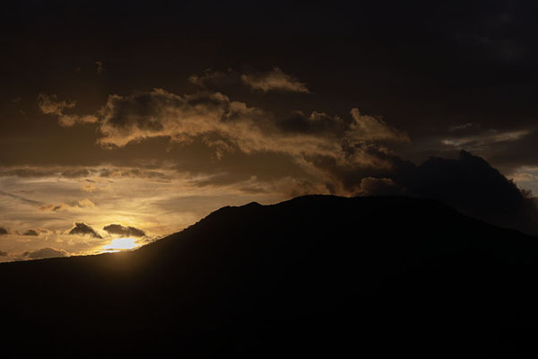 Foto van Silhouette of Masaya Volcano at sunset - Nicaragua - Amerika