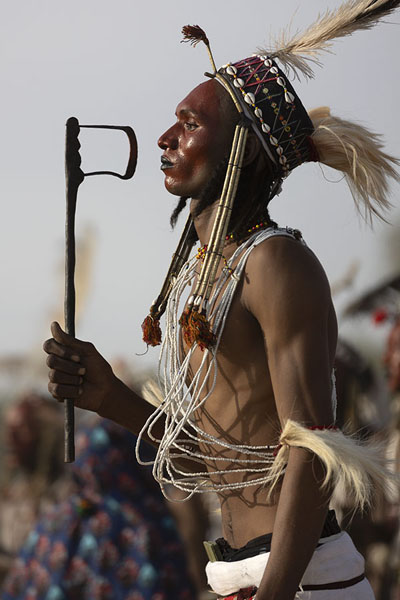 Foto van One of the many Wodaabe Fulani men at the Gerewol selection processGerewol - Niger