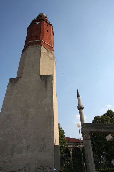 Clocktower of Sultan Murat mosque and another minaret | Skopje | Noord-Macedonië