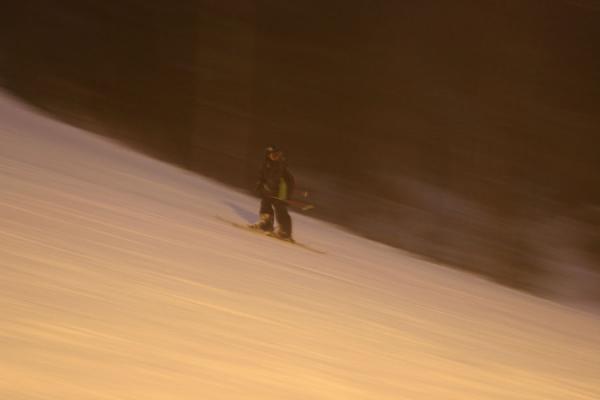 Foto van Skiing backwards on a blue slope at Tryvann - Noorwegen - Europa