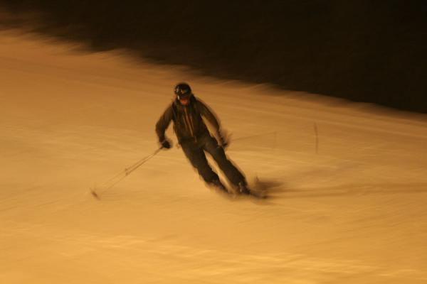 Picture of Tryvann skiing (Norway): Reducing speed for another downhill ski at Wyllerløypa