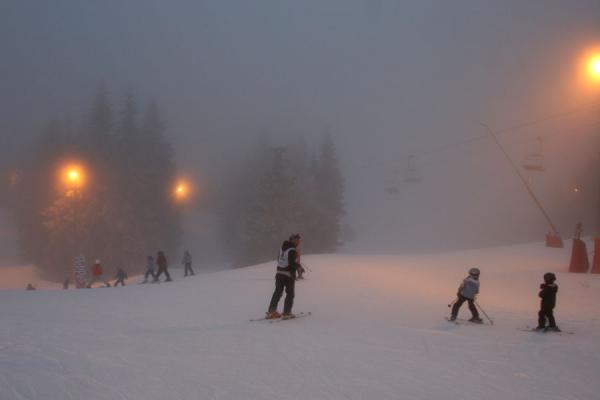 Kids start skiing at a young age in Norway | Tryvann skiing | Noorwegen