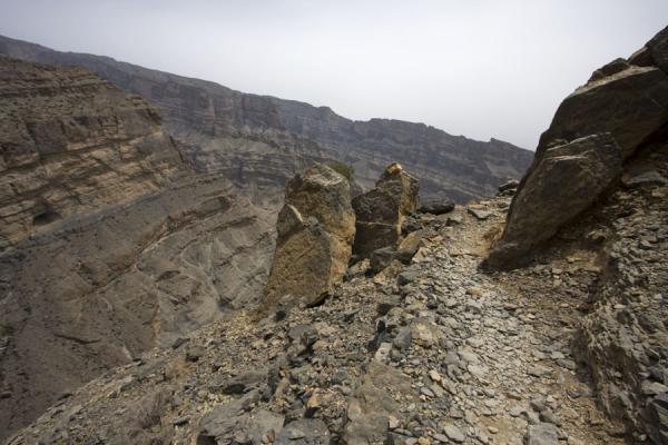 Photo de Oman (Trail along the rim of the Grand Canyon)