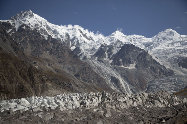 Foto di Pakistan (The rugged mountain scenery with Chongra Peak and Raikhot glacier)