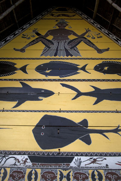 Photo de The bai of Aimeliik with rays, sharks and a woman prominently on top - Palaos - Océanie