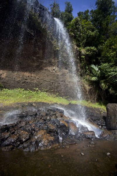Side view of Ngardmau waterfall with a rainbow | Chute de Ngardmau | Palaos
