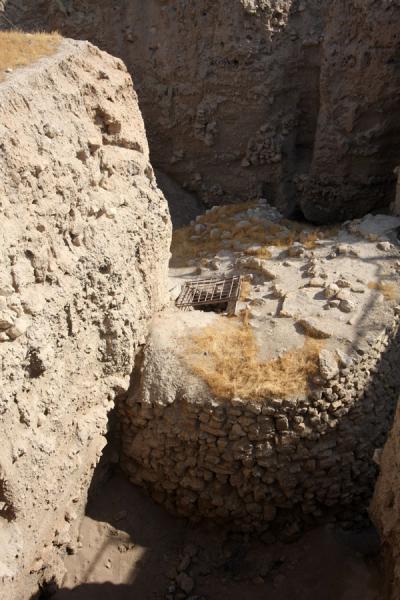 Foto de Stone tower of the old city of Jericho, some 10,000 years old - Palestina - Asia
