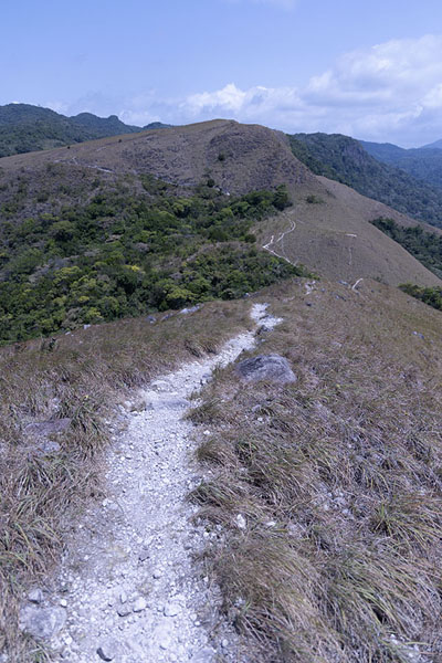 Foto van Looking out over the ridge of the caldera of Valle de AntónValle de Antón - Panama