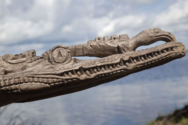 Picture of Angoram (Papua New Guinea): Crocodile head carving in a traditional canoe in Angoram
