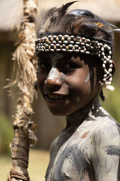 Foto van Young Asaro boyAsaro Mudmen - Papoea Nieuw Guinea