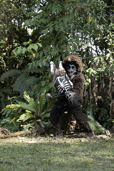Monster holding a skeleton woman upside down | Skeleton Men | Papúa Nueva Guinea