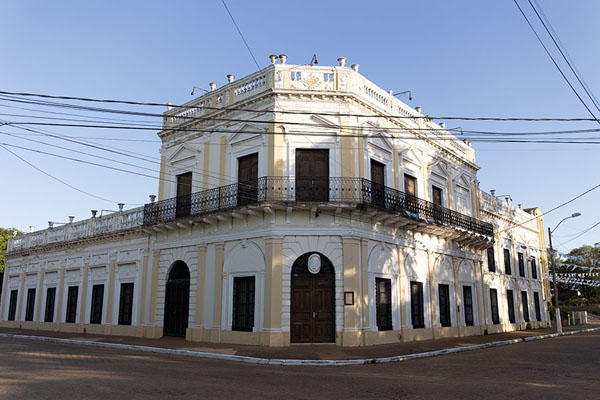 One of the many colonial buildings in downtown Concepción | Concepción | le Paraguay