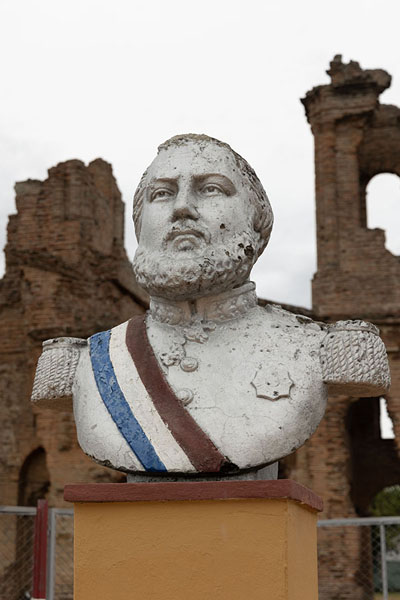 Photo de Bust of Francisco Solano López, president during the War of the Triple AllianceHumaitá - le Paraguay