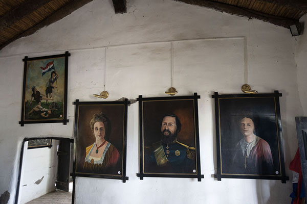 Photo de Paintings of former president Francisco Solano López, his wife, and his mistress in the museum of Isla UmbúIsla Umbú - le Paraguay