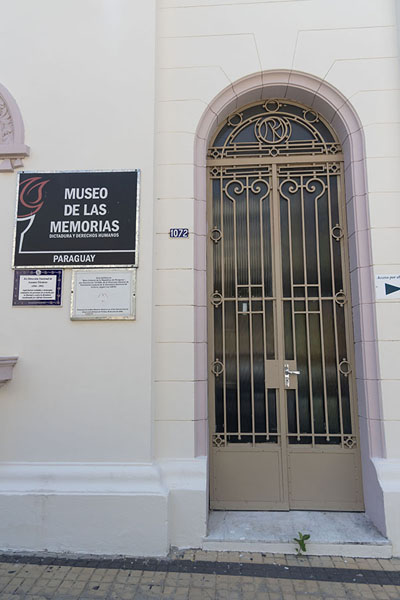 Foto van The modest entrance of the Museo de las MemoriasMuseo de las Memorias - Paraguay