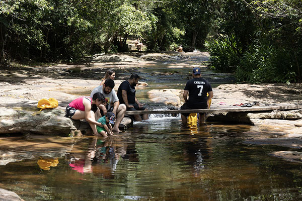 Foto de People taking a refreshing bath in Ybycui National ParkYbycui National Park - Paraguay