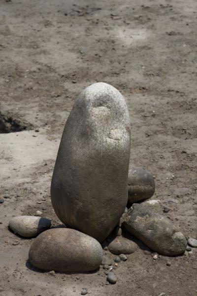Foto di Stone standing on a floor in Huaca PucllanaLima - Peru