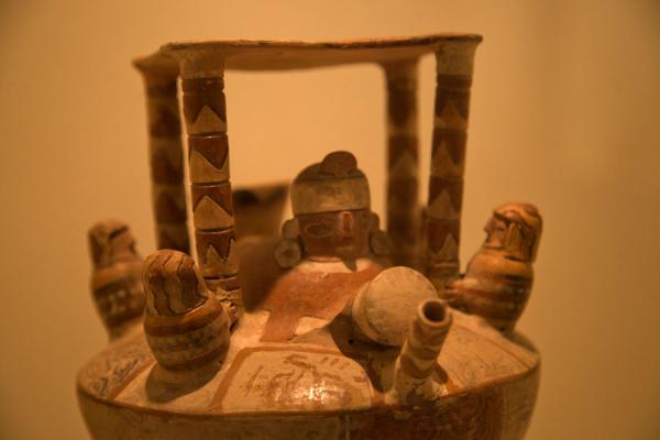 Foto de Ceramics with a deity performing sex with four assistants holding the cover clothLima - Perú