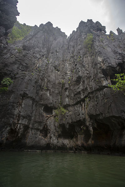 Picture of Bacuit archipelago (Philippines): Secret Lagoon with limestone cliffs