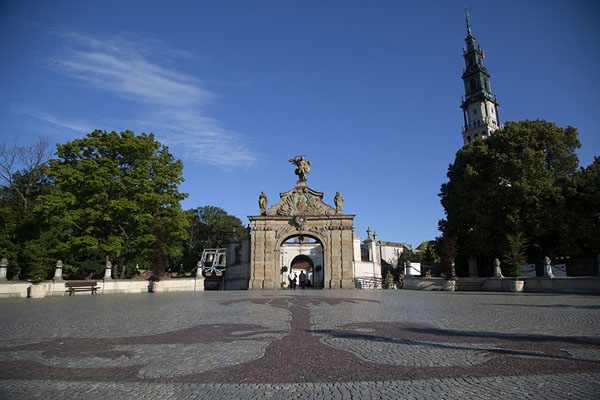 The huge square with the entrance and bell tower of the monastery of Jasna Góra | Jasna Góra monastery | Poland