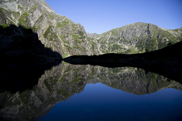 Mountain scenery reflected in the perfect mirror of Czarny Staw pod Rysami lake | Mount Rysy | Poland