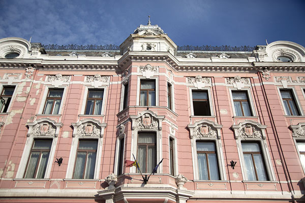 Picture of 19th century pink building in the old town of Brașov