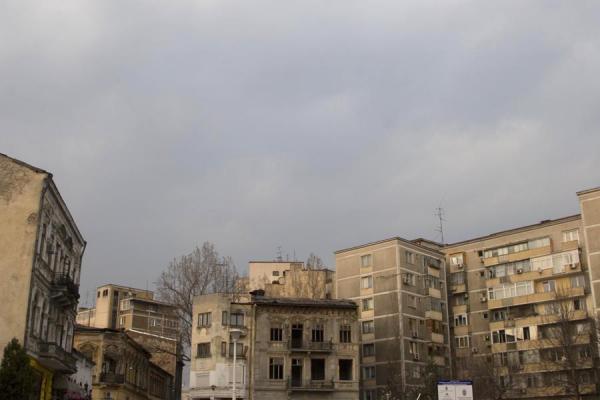 Foto van On the left, houses of the historic quarter, on the right, newer onesLipscani historische wijk - Roemenië