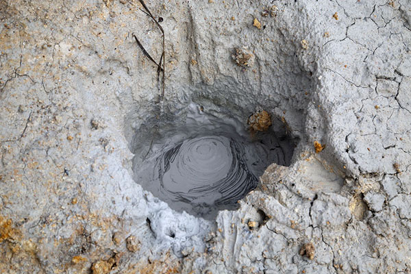 Picture of Mutnovsky Valley of Geysers (Russia): Small hole in the ground with boiling mud