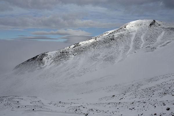 Foto van Adjacent mountain seen from the slopes of MutnovskyMutnovsky - Rusland