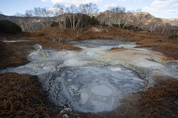 Foto van Pool with clear signs of geothermal activityUzon Caldera - Rusland