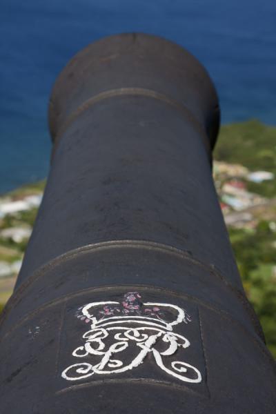 Foto di Old English cannon with markings of the monarch on top of Fort George - St. Kitts e Nevis - America