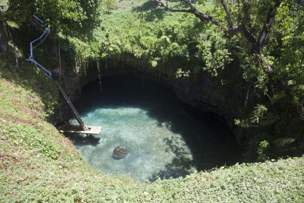 Photo de View of the waterhole of To Sua from aboveTo Sua - Samoa