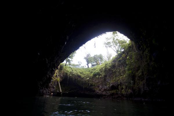 Photo de Inside view of the waterhole of To Sua - Samoa - Océanie