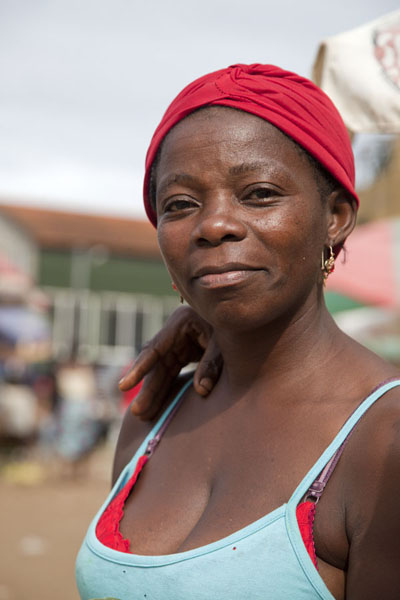 Woman at the market of São Tomé | Santomese mensen | Servië